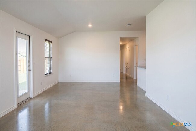 Building Photo - 102 Lost Trl