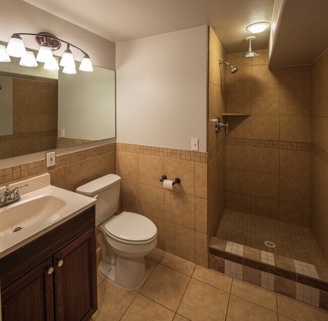 Building Photo - 1419 Red Mountain Dr