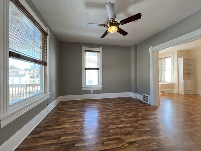 Building Photo - 1950 Bennett St