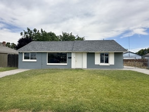 Building Photo - Well-Maintained 3-Bed, 1.5-Bath Home for Lease – 1,056 sq ft