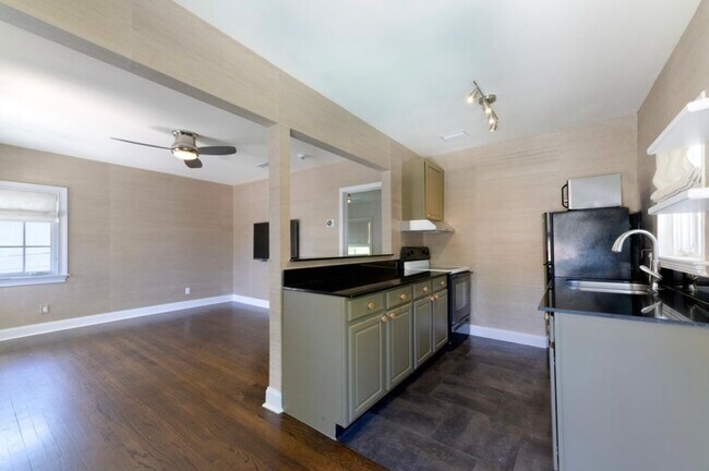 Building Photo - 123 N Palmway