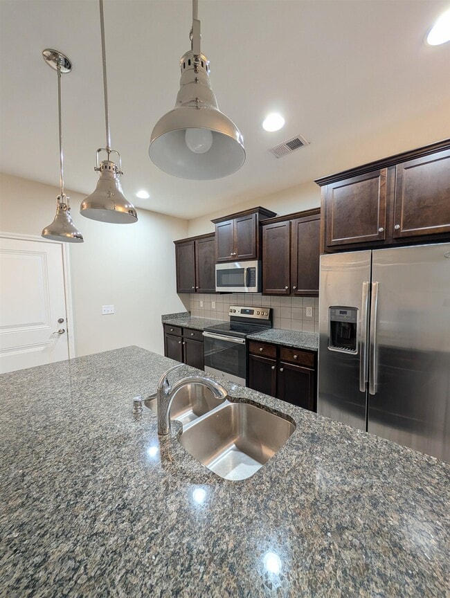 Building Photo - 129 Goldenrod Cir