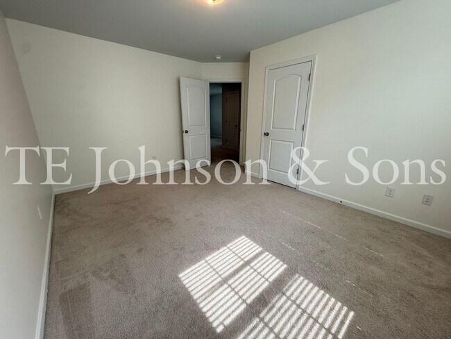 Building Photo - 2925 Grassy Knoll Cir