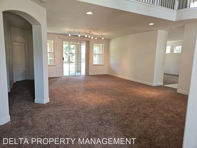 Building Photo - 4 br, 3 bath House - 2221 Serena Ave