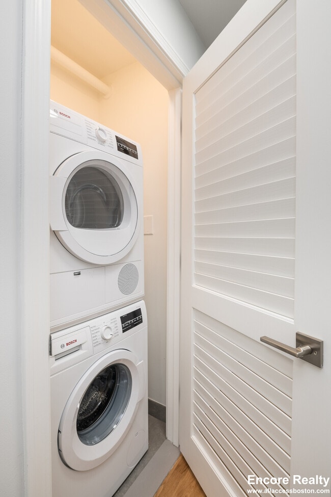 Building Photo - 1410 Columbia Rd