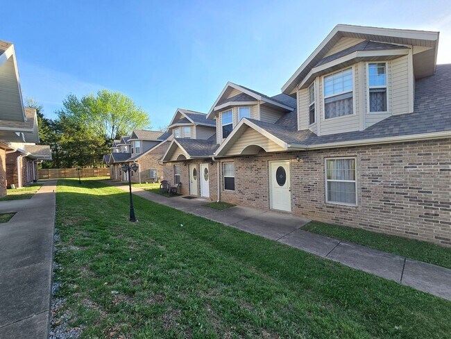 Building Photo - 1401 Frosty Dr
