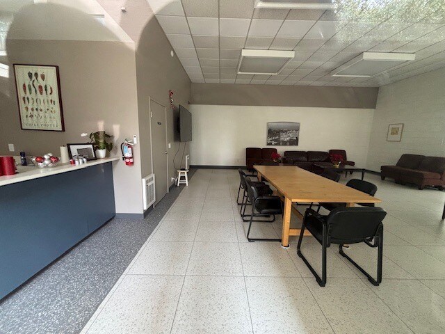 Building Photo - 1 Kelton Ct