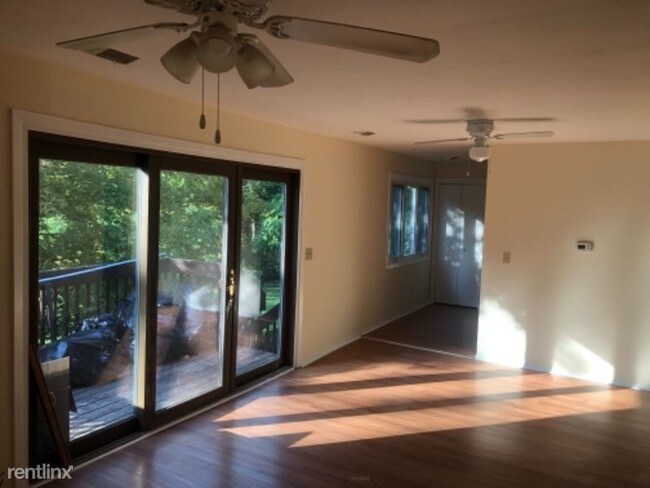 Building Photo - 2 br, 1 bath Condo - 58 Towne House Rd