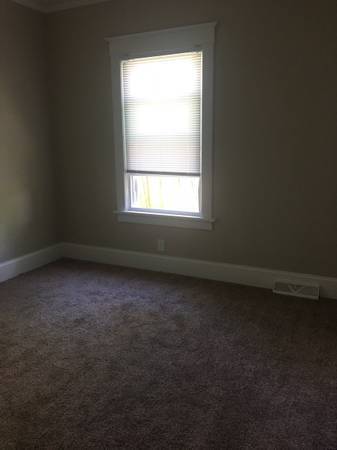 Building Photo - 3Bedroom/1Bath home