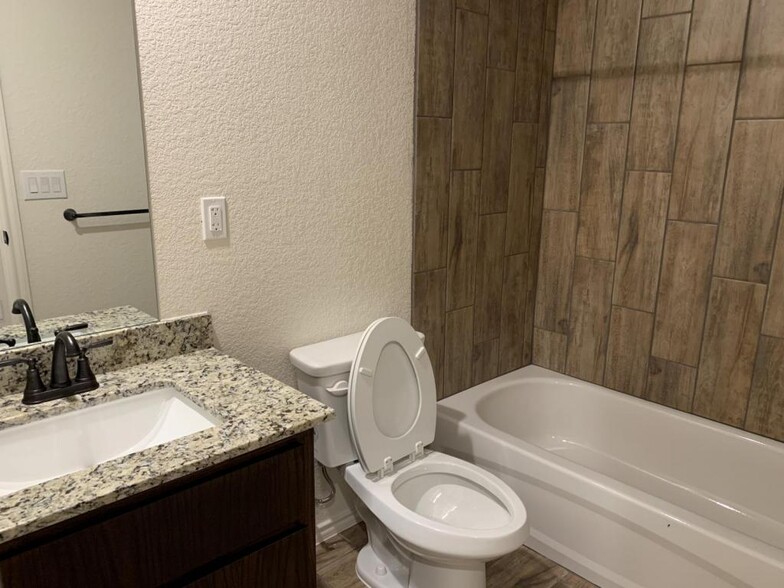 Bathroom - 2421 Alterman Dr