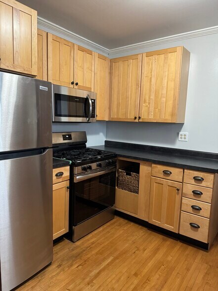 Building Photo - 1131 Lincoln Ave