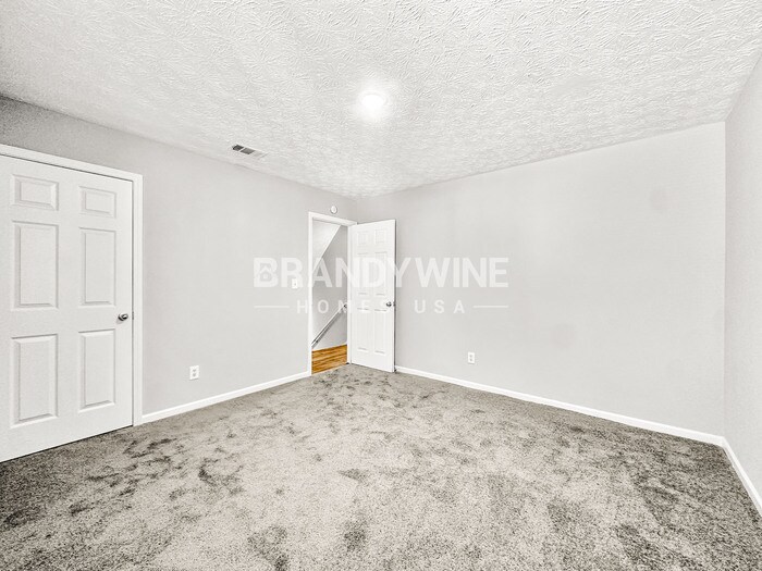 Building Photo - 606 Waynes Ct SE
