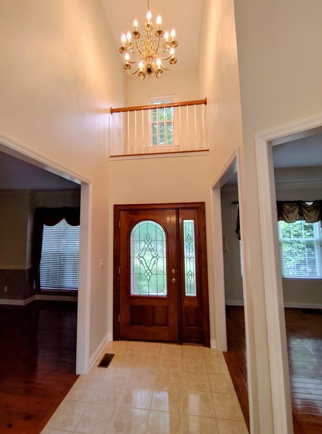 Building Photo - 2108 Valley Dale Ln
