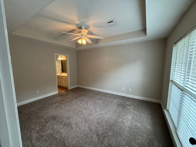 Building Photo - 829 Bryan Cir