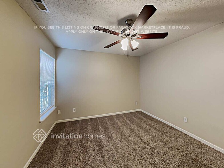 Building Photo - 4012 Edgeview Dr