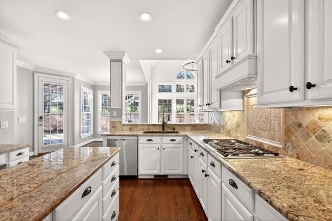 Building Photo - 6 Portrush Ct