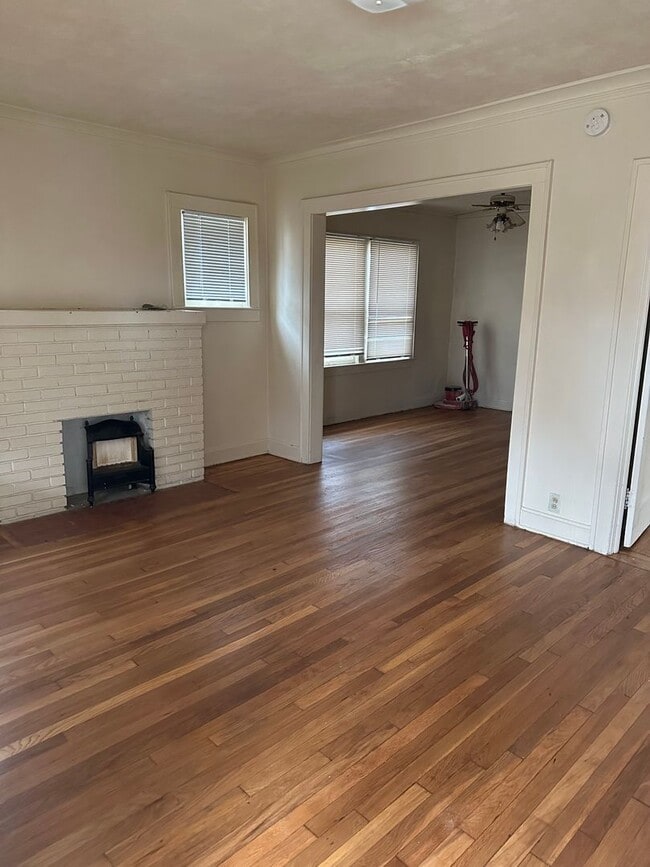 Building Photo - 2 Bedroom 1 Bath Home for Rent