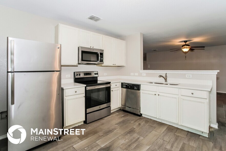 Building Photo - 1111 Antoinette Dr