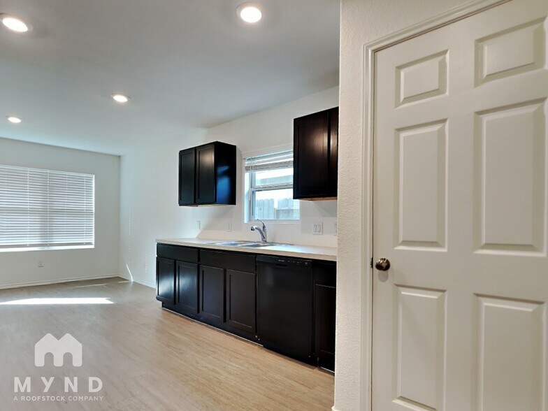 Building Photo - 3647 Solanum Dr