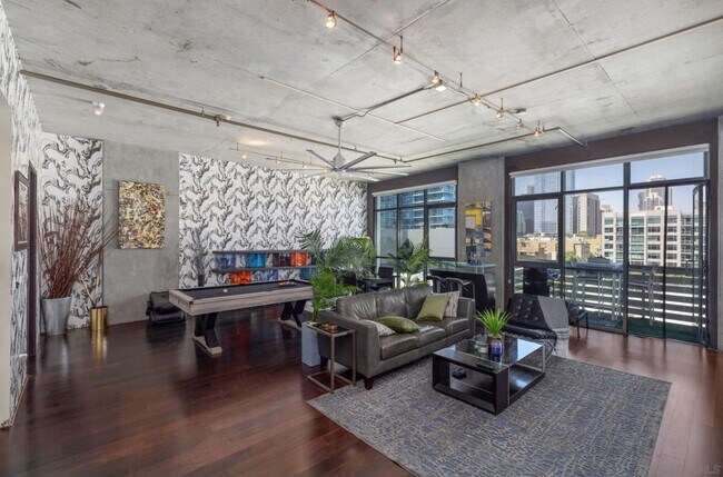 Building Photo - 527 Tenth Ave