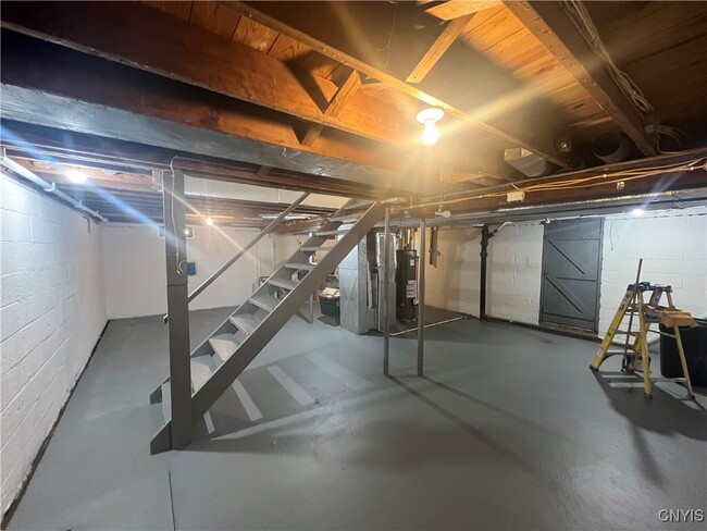 Building Photo - 10 Appleridge St