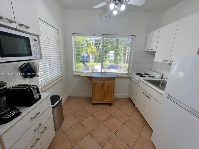 Building Photo - 8036 Harding Ave