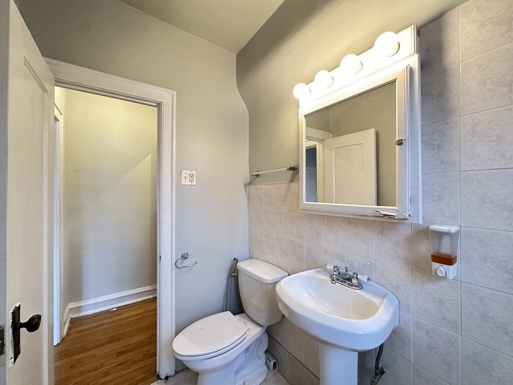 Building Photo - 1160 N Dearborn St