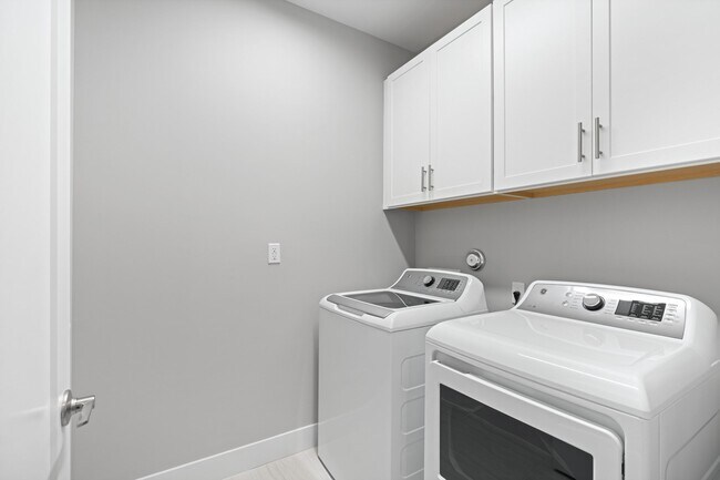 Building Photo - 3748 Lambert Ave