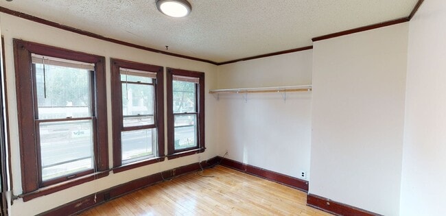 Building Photo - 515 W Washington Ave