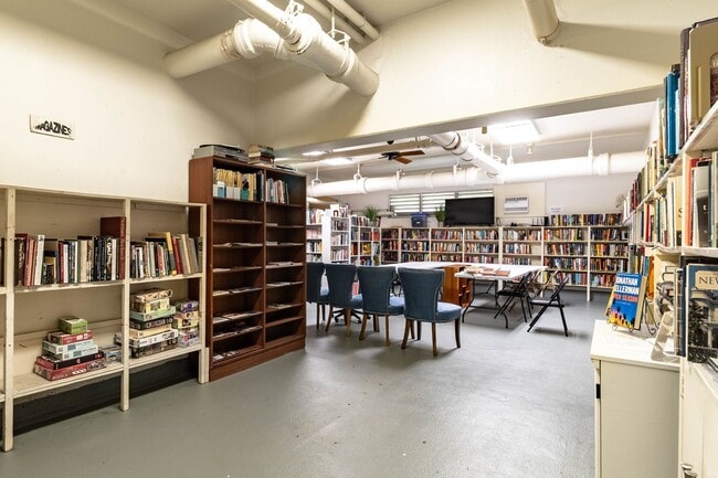 Building Photo - RARELY AVAILABLE, HIGH-FLOOR, "DIRECT OCEA...