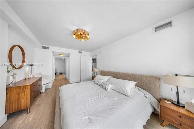 Building Photo - 1025 92nd St