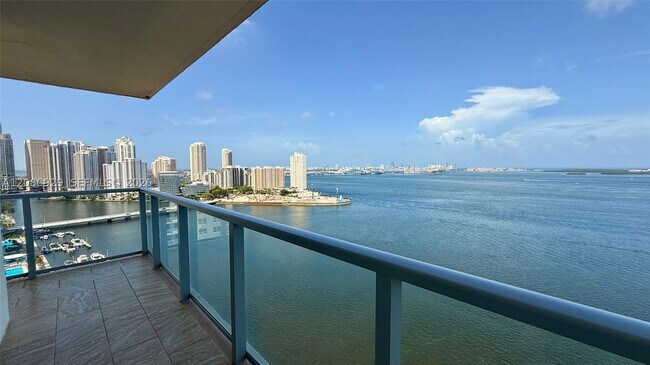 Building Photo - 1155 Brickell Bay Dr