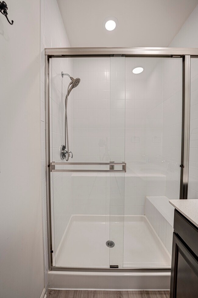 Building Photo - 2945 Showplace Dr