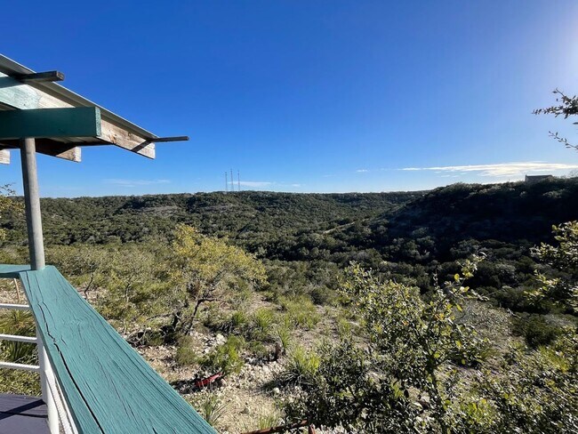 Building Photo - NEW ON MARKET // ALL BILLS PAID !