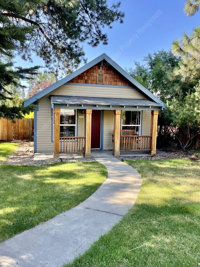 Building Photo - Super charming 2 BR cottage on the westside of Bend!