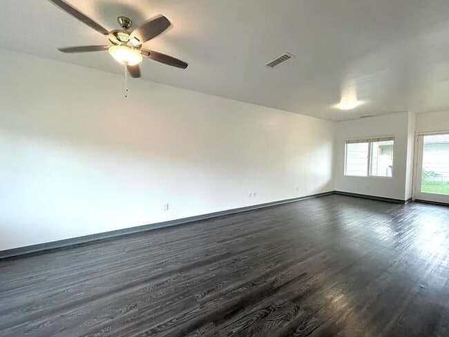 Building Photo - A stunning two-story house boasts three spacious bedrooms and 2.5 bathrooms