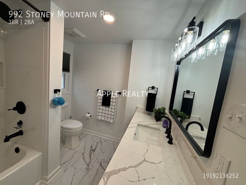 Building Photo - 992 Stoney Mountain Rd