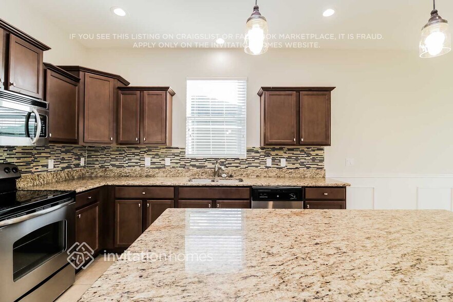 Building Photo - 3512 Rhapsody St