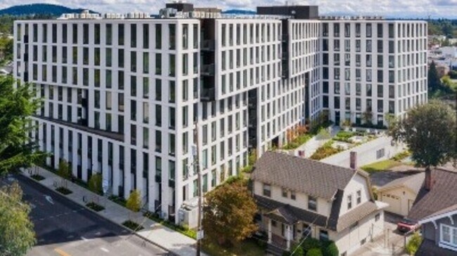 Building Photo - 2020 NE Multnomah St