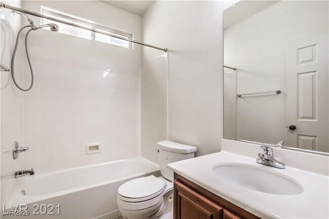 Building Photo - 2121 Silvereye Dr