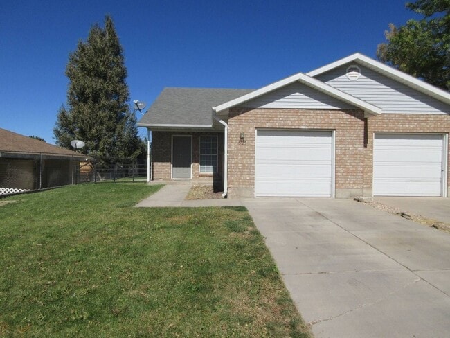 Primary Photo - Move-In Bonus -3 bed, 2 bath Twin Home