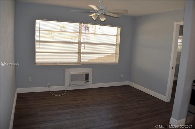 Building Photo - 3070 NW 9th Ave