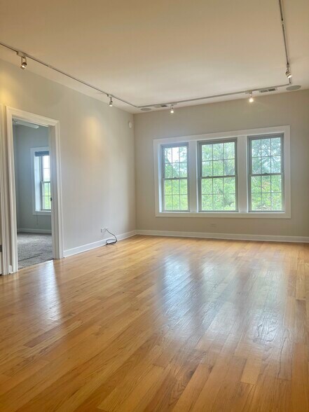 Building Photo - 837 E 52nd St