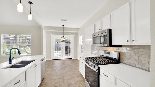 Building Photo - 1613 Country Squire Dr