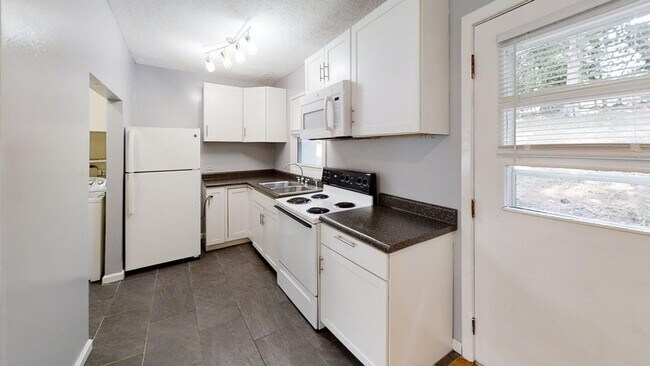 Building Photo - 1107 River Ct