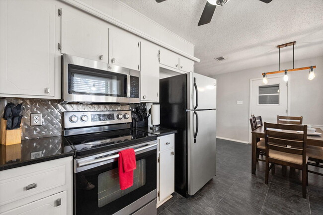 Building Photo - 4803 8th St