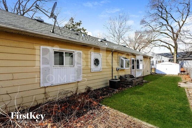 Building Photo - 15059 Highland Ave