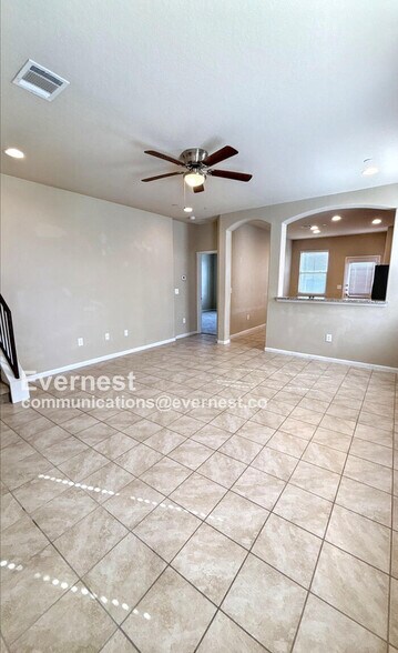 Building Photo - 2880 Donnell Dr