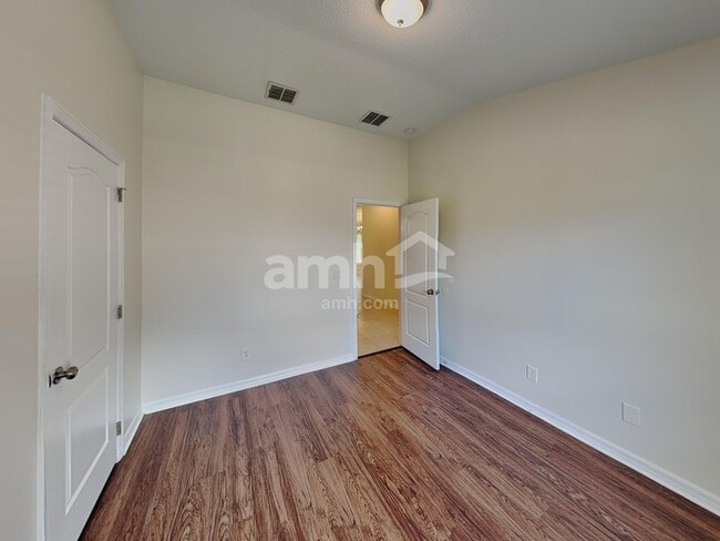 Building Photo - 1951 Southern Oak Loop