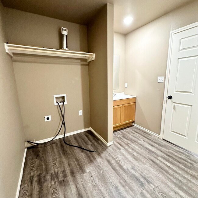 Building Photo - 524 46th St